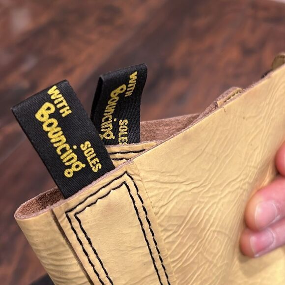 VTG Made in England Doc Marten boots 20 hole boots. Size 6 in GUC for age yellow - Picture 6 of 14